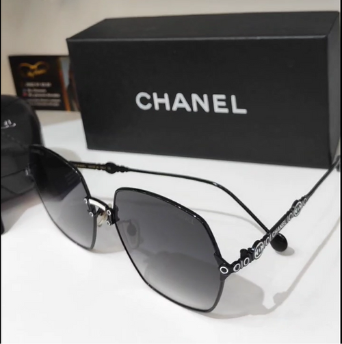 Lunettes de Soleil Chanel – Monture Hexagonale Noir Intense